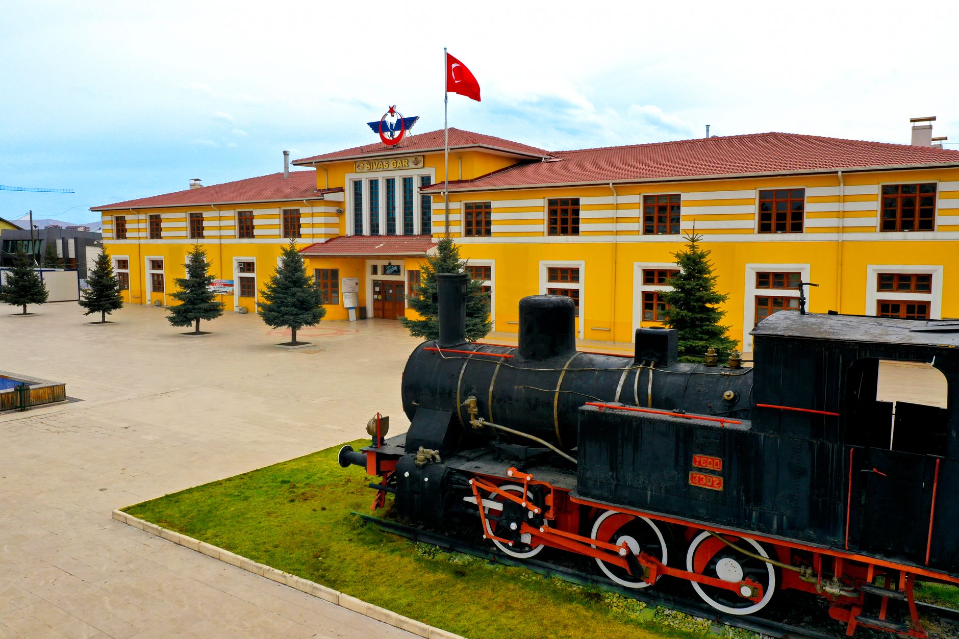 A vintage steam locomotive displayed at the Sivas Railway Station in Turkey, showcasing historical transport heritage. — Play