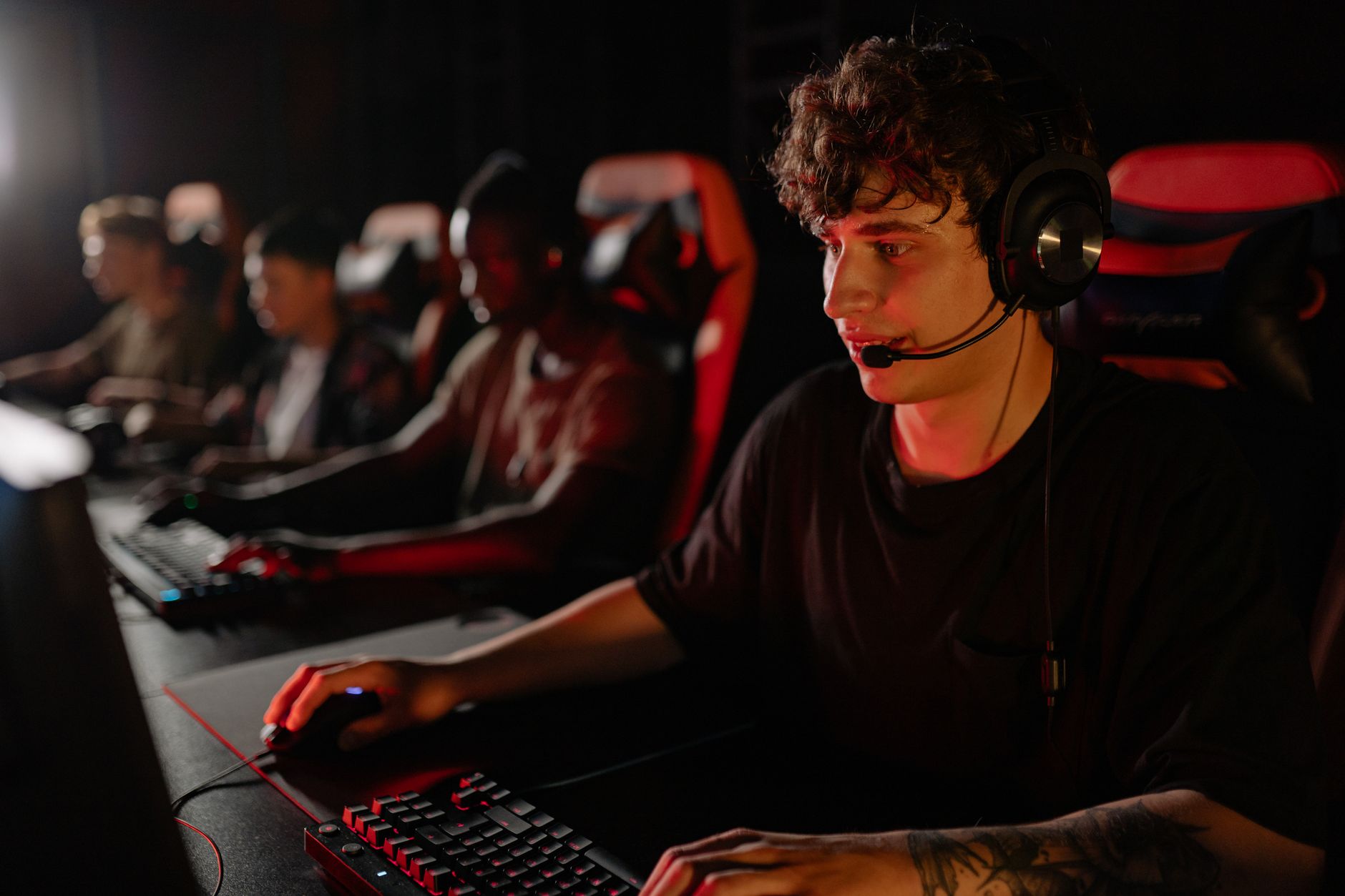 A dedicated team of young gamers engaging in a competitive esports tournament. — Sanaibet Toto: Elevate Your Betting Experien