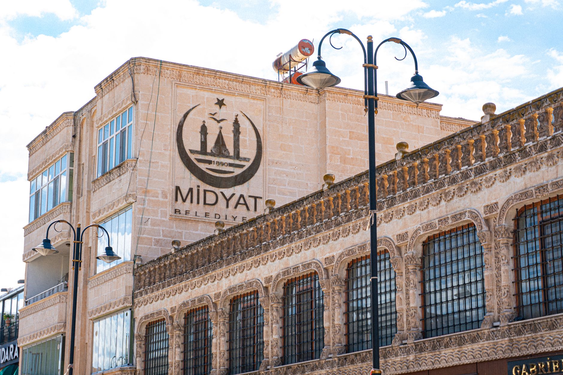 Ornate stone architecture of Midyat, showcasing the unique historical design and craftsmanship in Mardin, Türkiye. — Social M